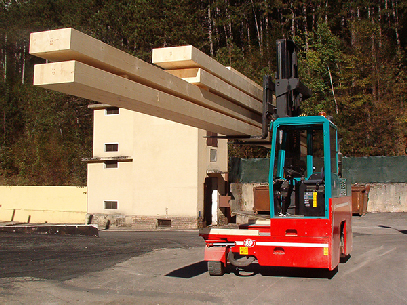 QL sideloader working in lumber yard